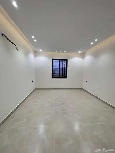 للبيع شقق علويه بسعر 530 الف بسطح خاص ومصعد شغال حى الضيافه 8