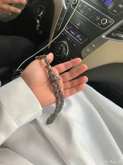 سبحة فخمة بلون دخاني محفور - شكل راق  ونظيفة - استخدام قليل 0