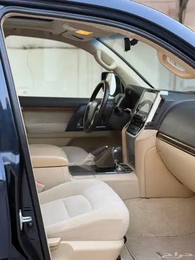 لاندكروزر gxr3 الموديل 2016 V8 11