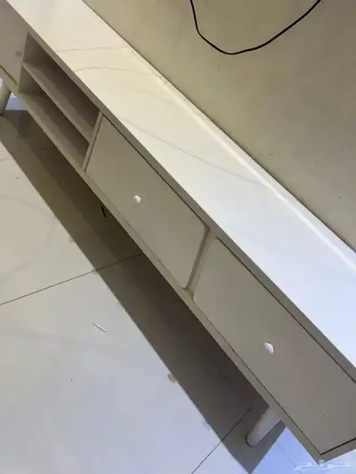 سرير وطاوله تلفزيون 2