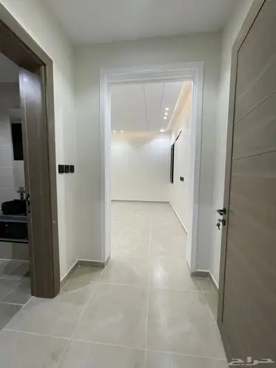 للبيع شقق علويه بسعر 530 الف بسطح خاص ومصعد شغال حى الضيافه 16