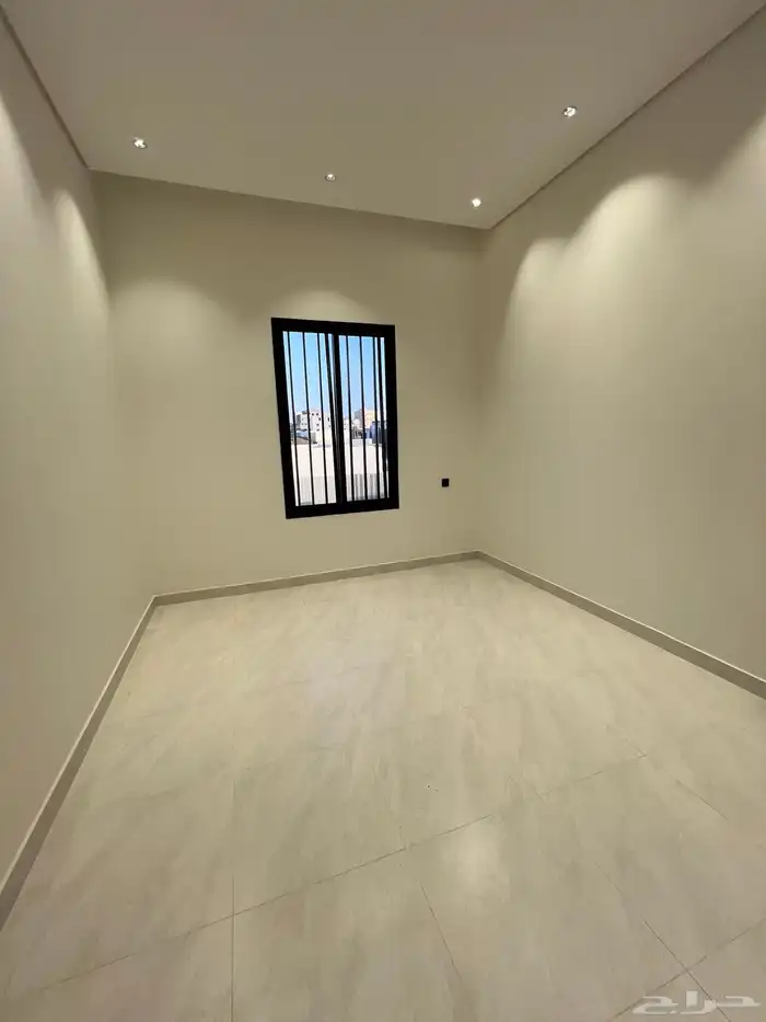 للبيع ارواف ارضيه وارواف علويه بالمحالة ابها دره المحاله 42
