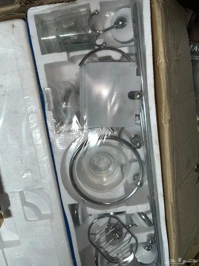 بضاعه جديده بس عليها غبر 7