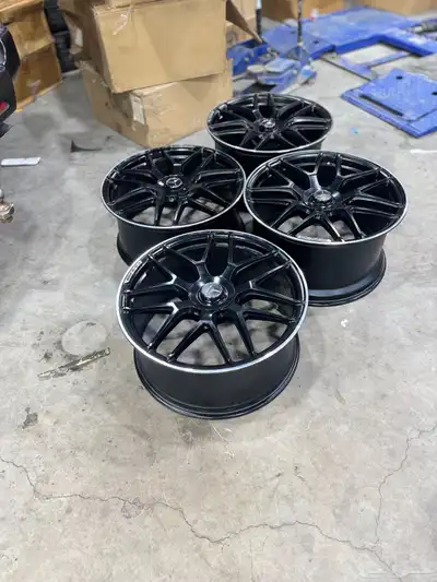 جنوط مرسيدس gle 63s مقاس 22 اصلية وكاله 1