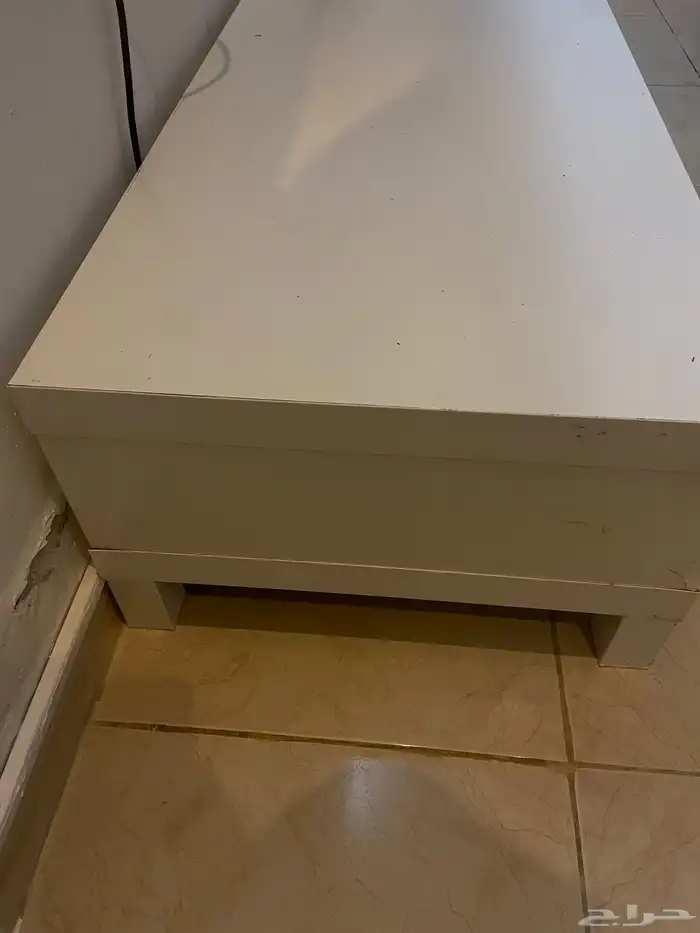 طاولة ايكيا مستعملة بحالة جيدة 2