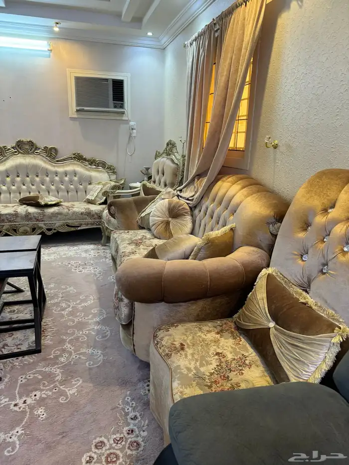 طقم كنب ملكي للبيع 5