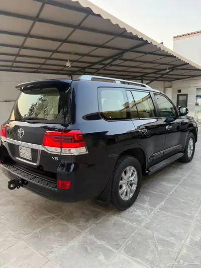 لاندكروزر gxr3 الموديل 2016 V8 6