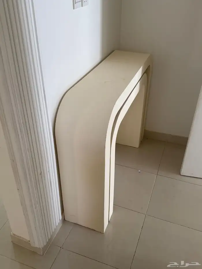 طاولة استقبال نضيفه جدا 1
