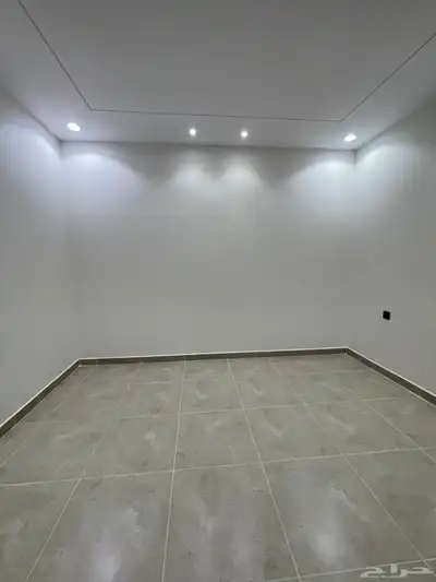 للبيع شقق علويه بسعر 530 الف بسطح خاص ومصعد شغال حى الضيافه 20