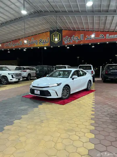 تويوتا  كامري E استاندر بنزين 2025 جديد 118.450شامل الضريبة 0