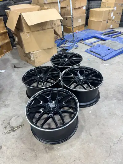 جنوط مرسيدس gle 63s مقاس 22 اصلية وكاله 17