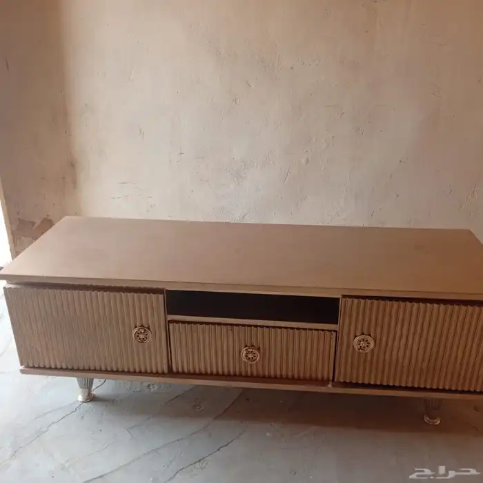 خبازه قدر ضغط ودبه غاز صغير 3تحف كبيره. و5 صغيره. طاوله 3