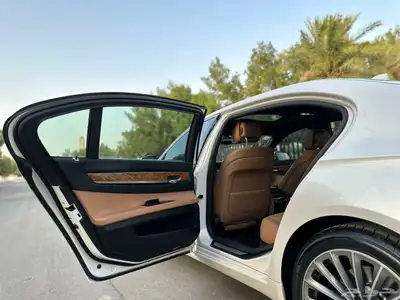 بي ام دبليو 2012 740li 38