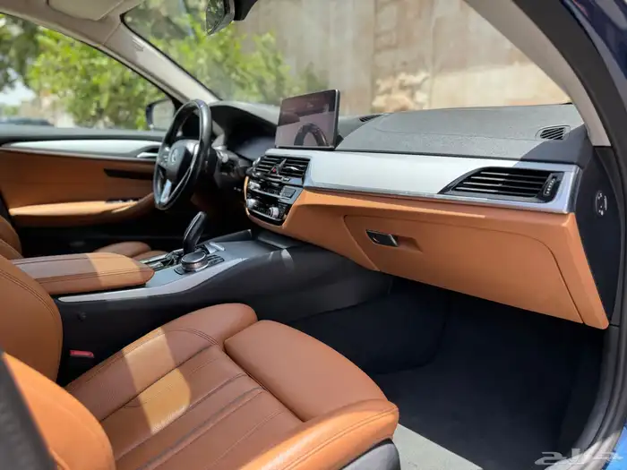 BMW   520   2023 البيع 128000 الف بودي بلد 20