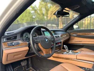 بي ام دبليو 2012 740li 8