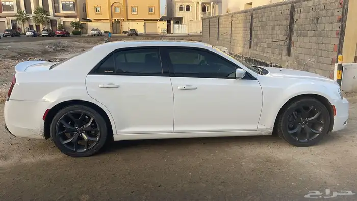 تقبيل سيارة كلزلر 300 s مديل 2023 على البنك الفرنسي 0