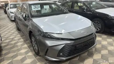 كامري 2025 E بنزين اللون تيتانيوم عبداللطيف جميل 1