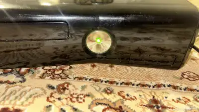 جهاز Xbox 360 شغال نظيف ومعه سيدي اقبل البدل سوني ثري فات 0