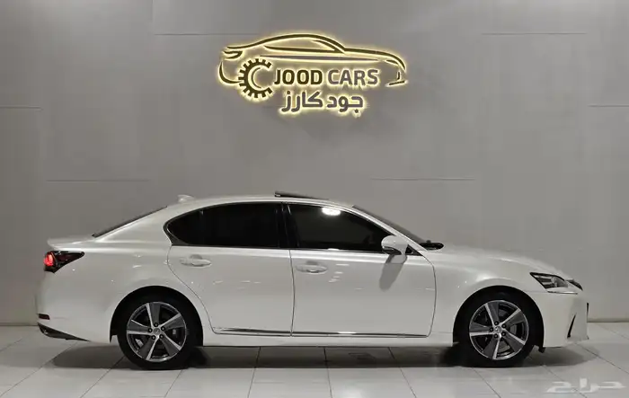 لكزس GS300 موديل 2018 بحاله الوكاله مخزن 1