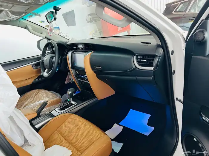 تويوتا فورتشنر VX1 بنزين 2025 15