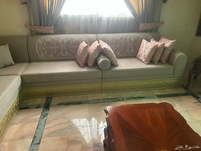 كنب للبيع مع طاولات مع درج المكتب 3
