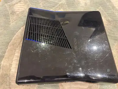 جهاز Xbox 360 شغال نظيف ومعه سيدي اقبل البدل سوني ثري فات 8