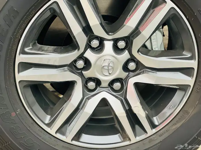 تويوتا فورتشنر VX1 بنزين 2025 4