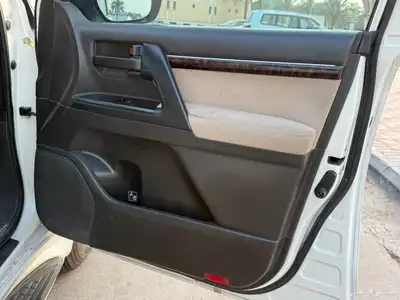 لاند كروزر GXR 2009 فل كامل بحاله ممتازه للمستخدم 22
