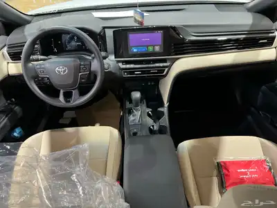 تويوتا  كامري E استاندر بنزين 2025 جديد 118.450شامل الضريبة 23