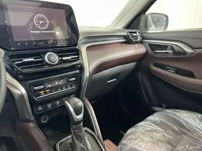 تويوتا اوربان كروزر GLX فل كامل 2025 9