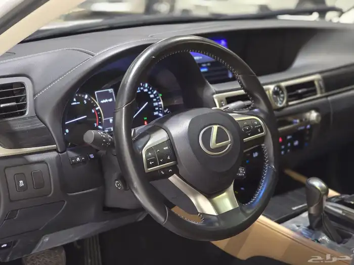 لكزس GS300 موديل 2018 بحاله الوكاله مخزن 10