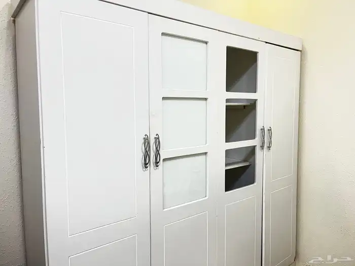 دولاب ملابس خشبي للبيع   تصميم عملي 1