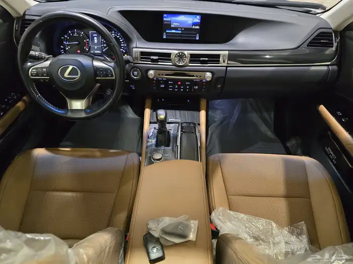 لكزس GS300 موديل 2018 بحاله الوكاله مخزن 12