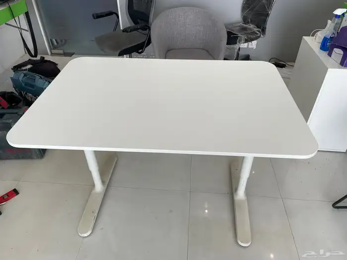 مكتب ووحدة ادراج وكراسي متحركه وثابته 1