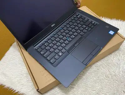 لابتوب Dell شاشه لمس كور i7 شبه الجديد 18