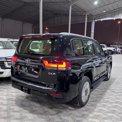 لاند كروزر Gxr L4 2025 22