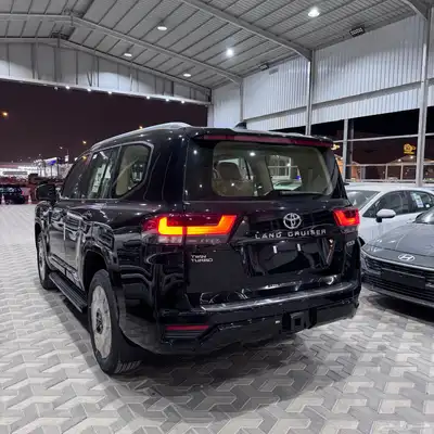 لاند كروزر Gxr L4 2025 23