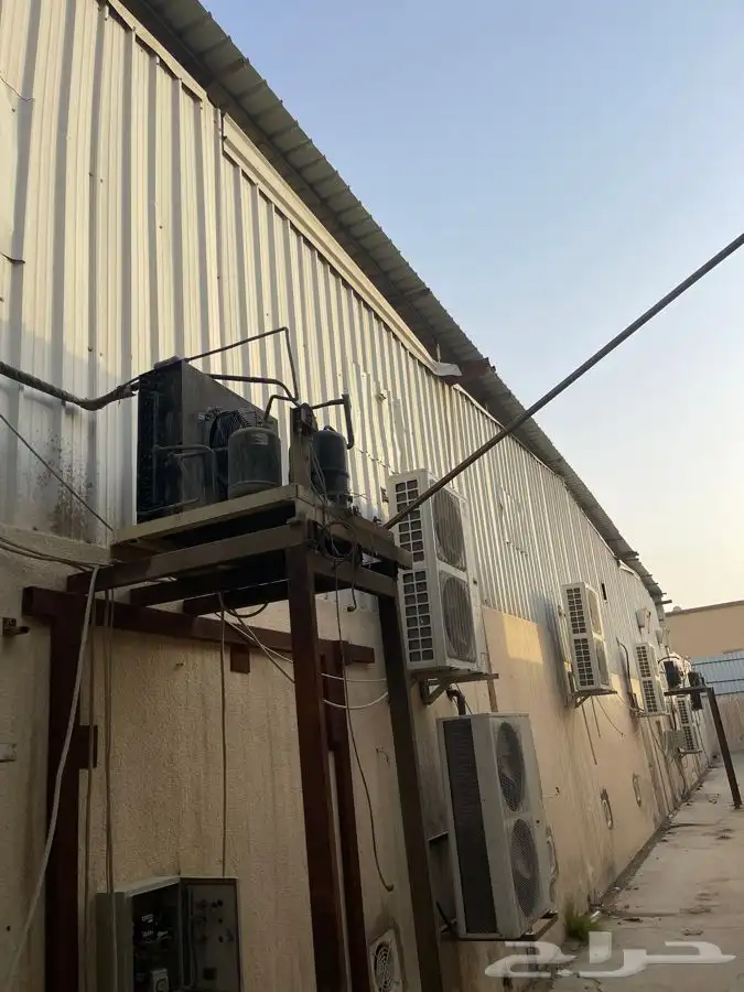 للبيع ثلاجه طوله تقريبآ 4 متر 3