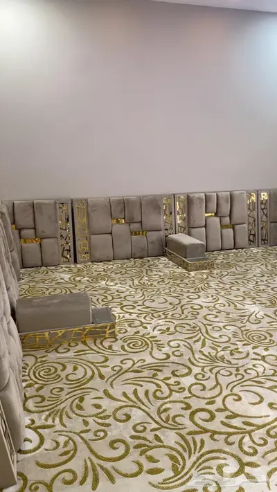 للبيع مجلس مع سجاده طقم شبه جديد 1