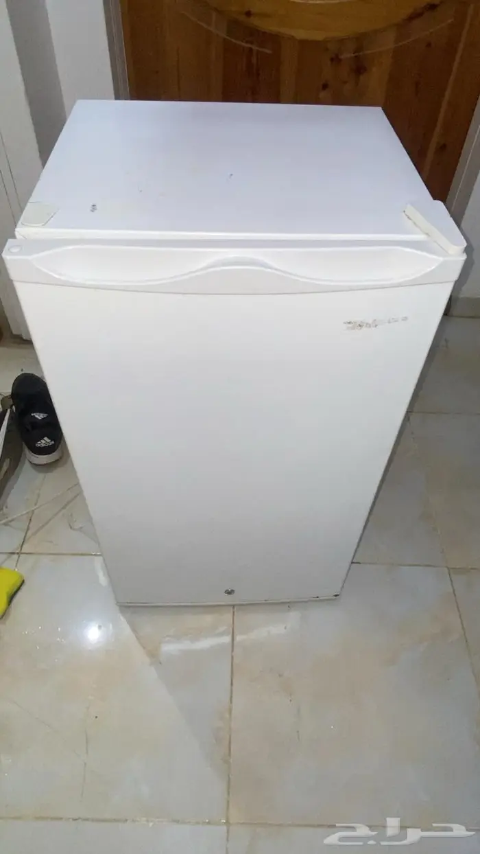 ثلاجة صغيرة للبيع وأغراض أخرى 0