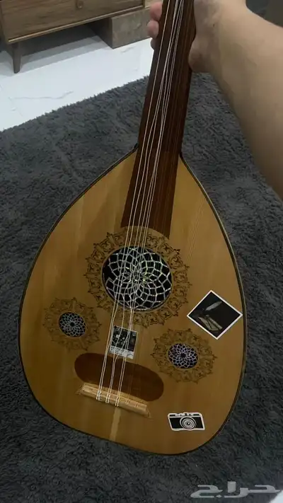 عود موسيقي للفنان سيكا محمد حسين 2