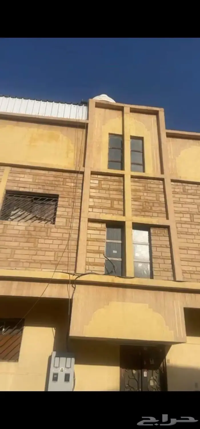 للبيع عماره سكنية 3 أدوار بحي سلطانه 1