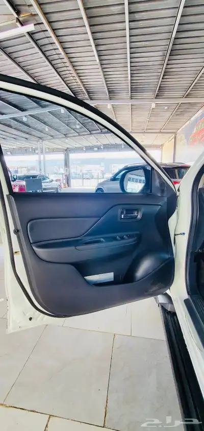 ونيت ميتسوبيشي L200 2023 فل كامل ( ديزل ) 4x4 عيسائي 3