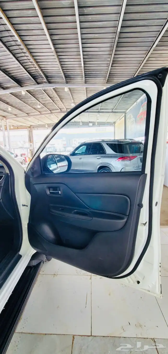 ونيت ميتسوبيشي L200 2023 فل كامل ( ديزل ) 4x4 عيسائي 6