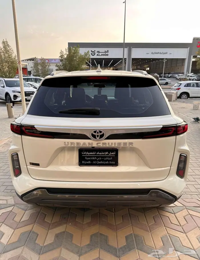 تويوتا اوربان كروز 2024 32