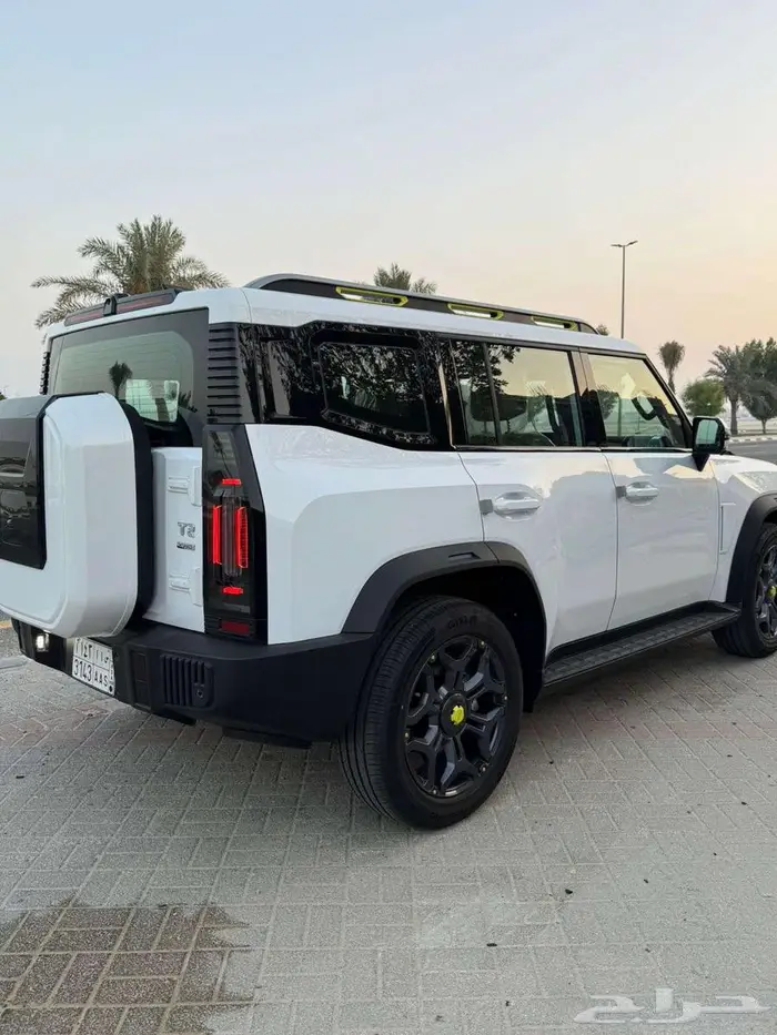 جيتور T2 لاكجري 2025 ابيض 3