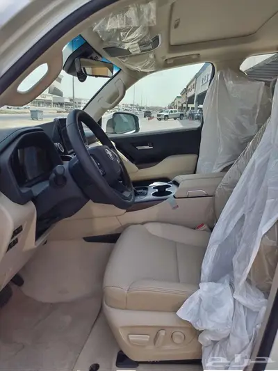 تويوتا لاندكروزر GXR L4 2025 بنزين عبداللطيف جميل 5