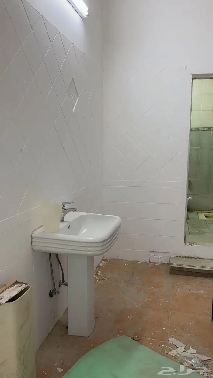 للايجار سكن عزاب (شركات) دور ارضي في بيت شعبي بحي منفوحة 9