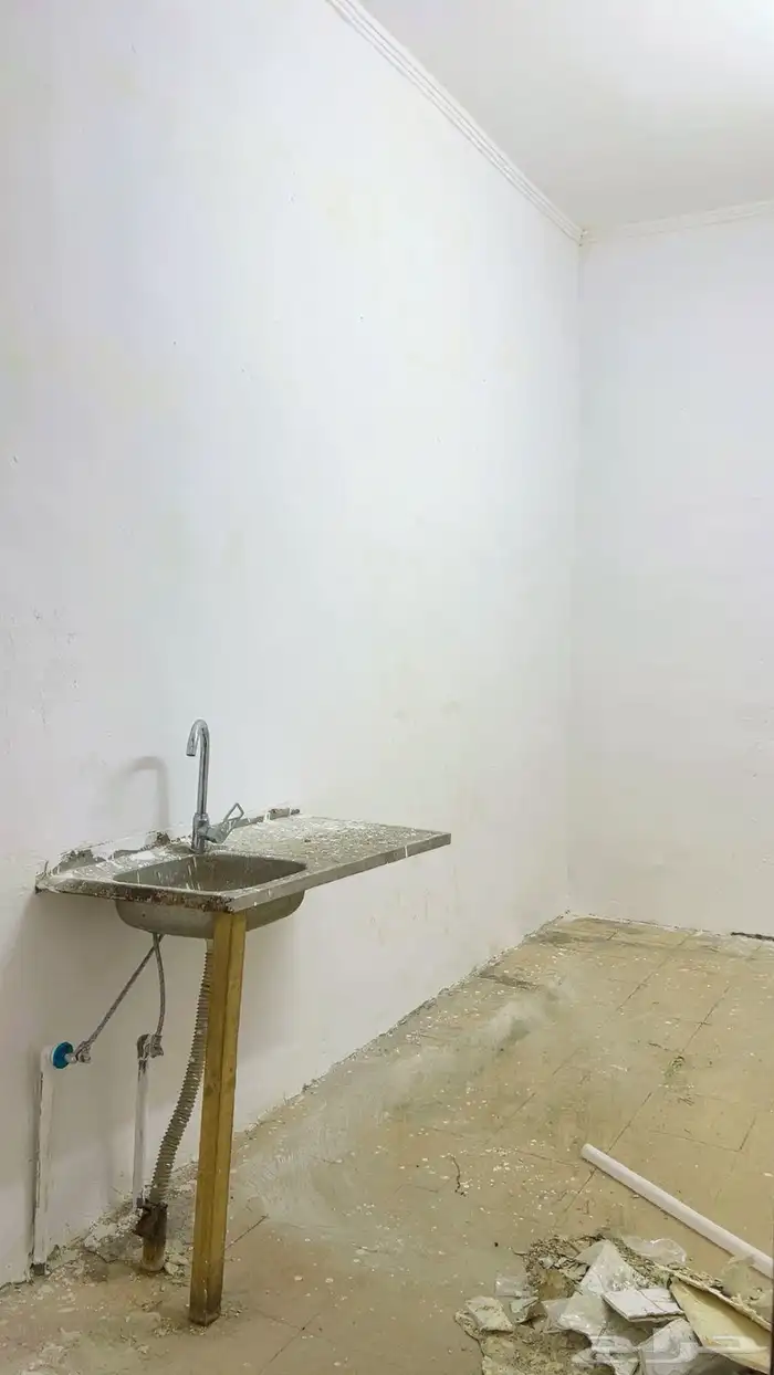 للايجار سكن عزاب (شركات) دور ارضي في بيت شعبي بحي منفوحة 8