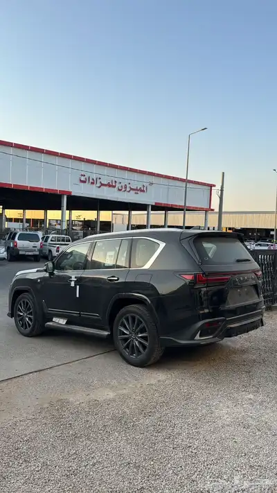 لكزس 2025 بنزين LX600 فل كامل سبورت سعودي جديد اللون اسود 8